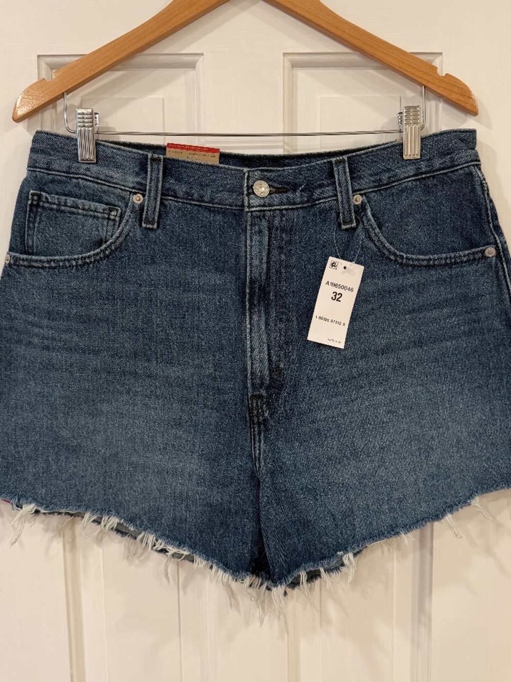 Levi's Denim High-Waisted Mom Shorts Medium Wash Women's Size 32